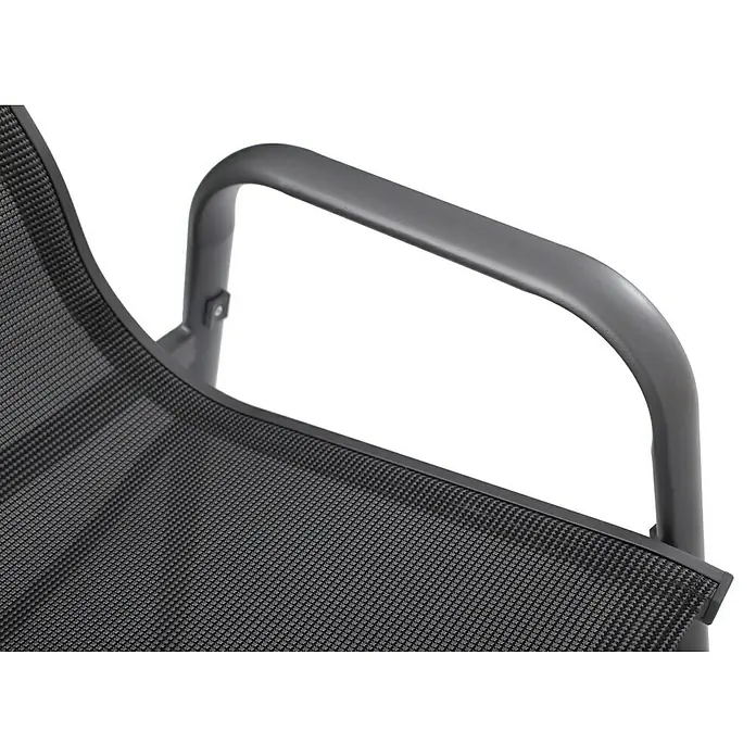 Sunfun Gastro Garten-Barhocker - Stahl, Textilen, Stapelbar, Night-Grey, B x T x H: 53,5 x 74 x 110 cm - Nahaufnahme eines grauen Stuhls mit Armlehne, der Komfort und Stil vereint. Das elegante Design macht ihn zu einer perfekten Ergänzung für jeden Raum.