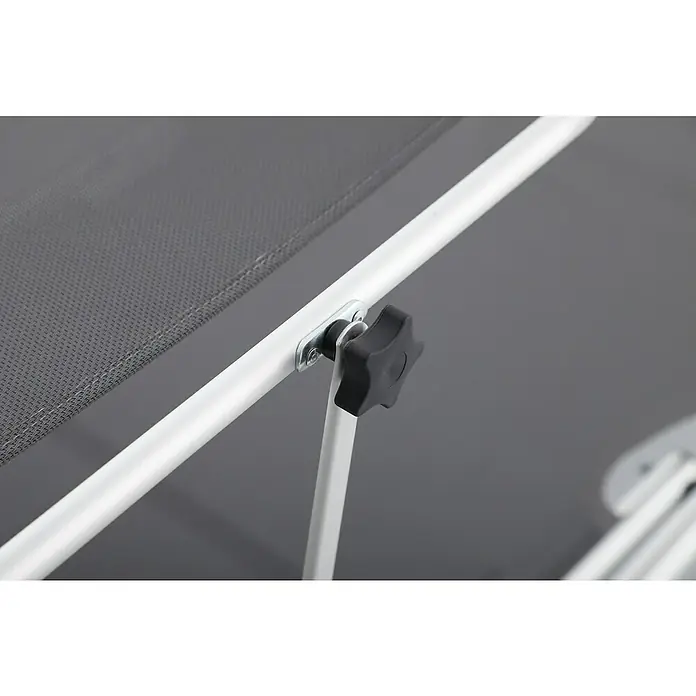 Sunfun Campingliege mit Sonnendach - Night-Grey, Aluminium, Textilene - Detailaufnahme einer verstellbaren Liege mit Fokus auf den Drehknopf zur Einstellung. Das robuste Design verspricht Komfort und Langlebigkeit.