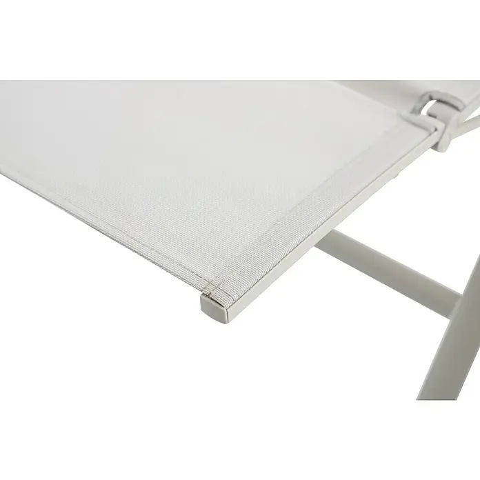Sunfun Maja Garten-Liegestuhl - Aluminium, Textil, Rückenlehne verstellbar, Light-Greige, B x T x H: 61 x 69 x 111 cm - Detailansicht eines weißen Liegestuhls mit Textilbespannung und Metallrahmen. Der Stuhl wirkt modern und stabil.