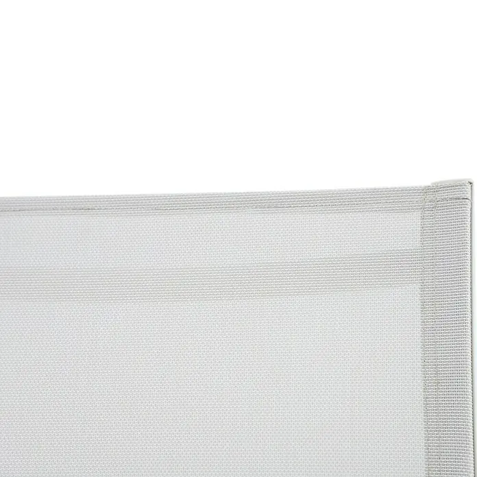 Sunfun Maja Garten-Liegestuhl - Aluminium, Textil, Rückenlehne verstellbar, Light-Greige, B x T x H: 61 x 69 x 111 cm - Nahaufnahme eines Rollo-Details, das die feine Textur und die hochwertige Verarbeitung des Produkts hervorhebt. Perfekt für stilvolle Fensterdekoration.