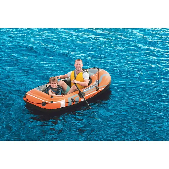 Bestway Hydro Force Lancha neumática Kondor 2000-61062 - L x An x Al: 1,88 m x 98 cm x 30 cm, Capacidad de carga: 120 kg, Naranja/Negro - Un bote inflable naranja Kondor 2000 en el agua azul con un padre y su hijo.