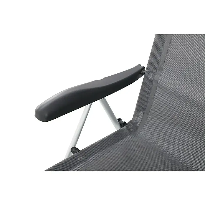 Sunfun Campingstuhl mit Kopfkissen - B x T x H: 57 x 80 x 118 cm, Night-Grey, Aluminium, Textilene - Nahaufnahme eines grauen Campingstuhls mit Armlehne. Der Stuhl hat ein leichtes, faltbares Design für den einfachen Transport.
