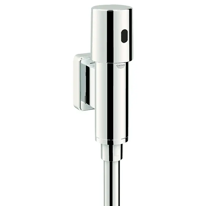 Grohe Infrarot-Elektronik Tectron Rondo - Geeignet für: Urinale - Nahaufnahme einer Grohe Waschtischarmatur mit Sensor für berührungslose Bedienung, Chromoptik.