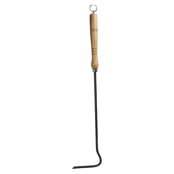 Feuerhaken - Länge: 45 cm, Schwarz/Holz - Nahaufnahme einer Handhacke mit Holzgriff und gebogenem Metallkopf, ein nützliches Werkzeug für die Gartenarbeit.