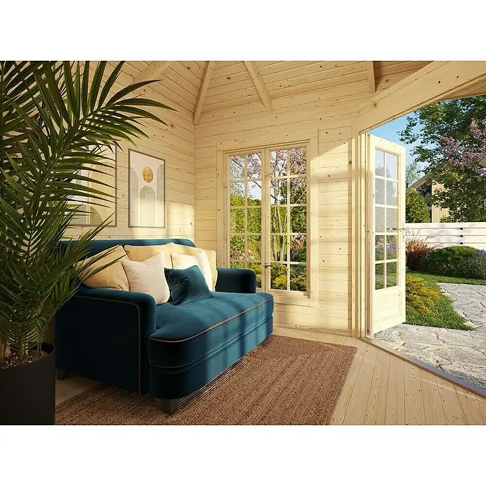 Palmako Caseta de jardín Melanie - Medidas ext. (An x Pr): 322 x 322 cm, Madera, Natural, 7 m² - Cabaña de madera luminosa con sofá azul y vistas al jardín. El sofá azul con cojines invita a relajarse.