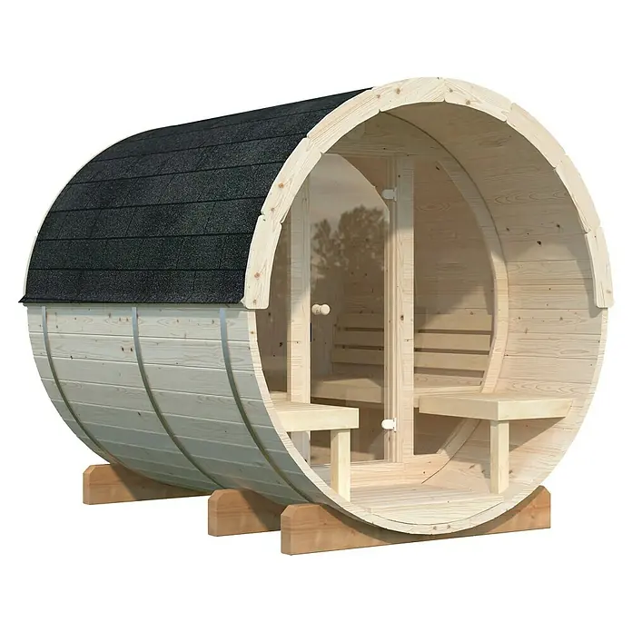 Palmako Fasssauna Anita - Natur, Ohne Ofen, Verglaste Front, 254 x 226 x 225 cm - Eine runde Fasssauna aus Holz mit einem schwarzen Dach. Die Sauna hat eine Glastür und Holzbänke im Inneren.