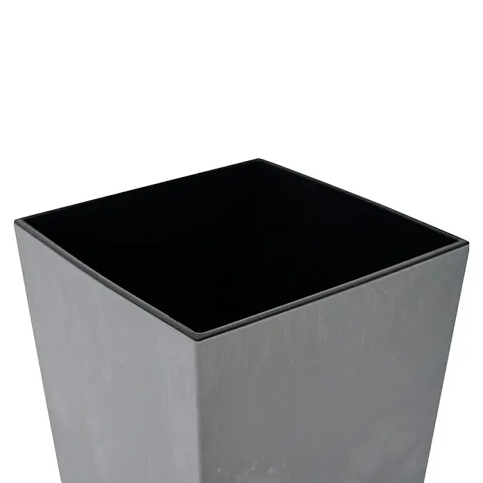 Siena Garden Pflanzsäule eckig Nizza Stone - Außenmaß (L x B x H): 30 x 30 x 57 cm, Kunststoff, Grau - Nahaufnahme eines grauen, quadratischen Pflanzgefäßes mit schwarzem Innenraum und gezacktem Rand. Perfekt für Pflanzen im Innen- oder Außenbereich.