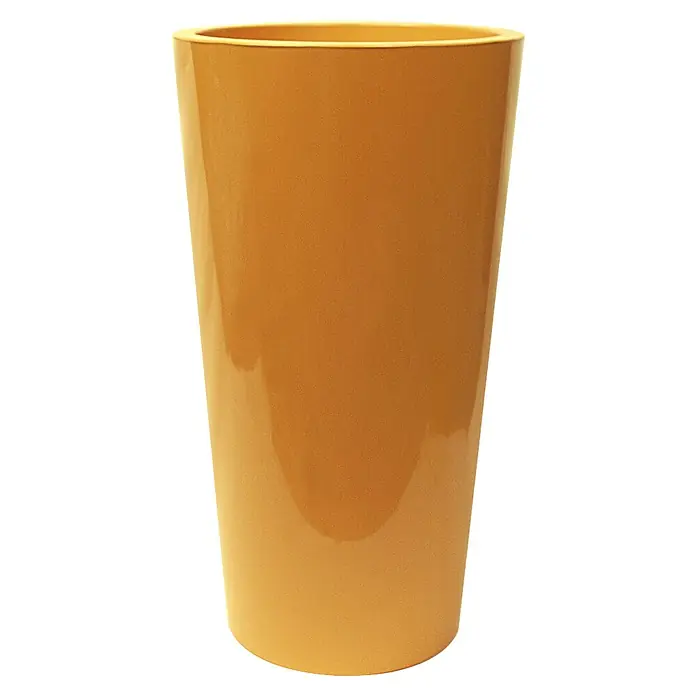 Euro3plast Pflanzsäule rund Tuit - Außenmaß (Ø x H): 33 x 61 cm, Kunststoff, Mango Glänzend - Nahaufnahme eines senffarbenen Keramik-Blumentopfs mit glatter Oberfläche, ideal für Innenräume und zur Präsentation von Zimmerpflanzen.