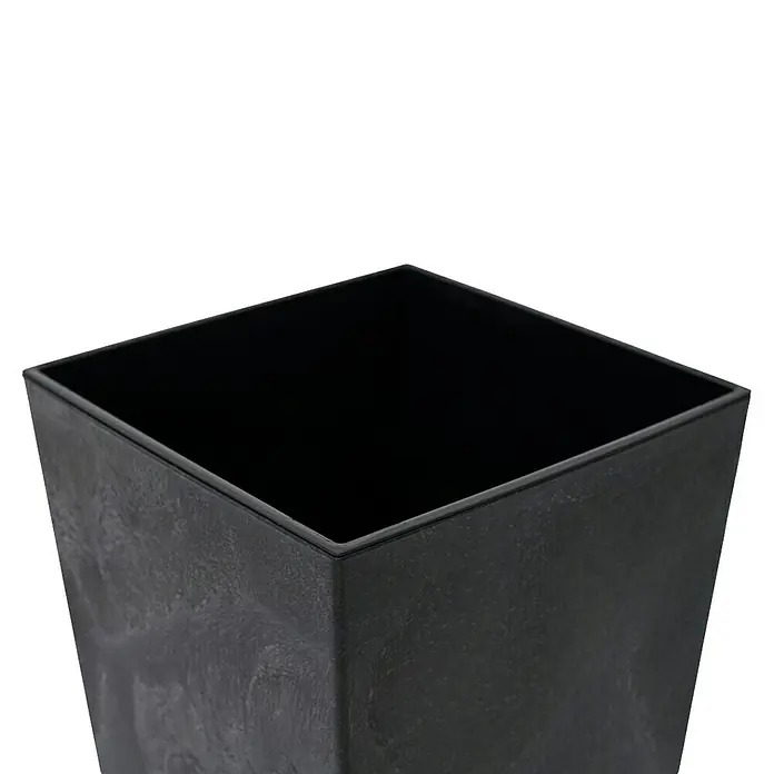 Siena Garden Pflanzsäule eckig Nizza Stone - Außenmaß (L x B x H): 40 x 40 x 75 cm, Kunststoff, Schwarz - Nahaufnahme eines quadratischen, schwarzen Pflanzgefäßes, ideal für Innen- und Außengärten, mit einer strukturierten Oberfläche.