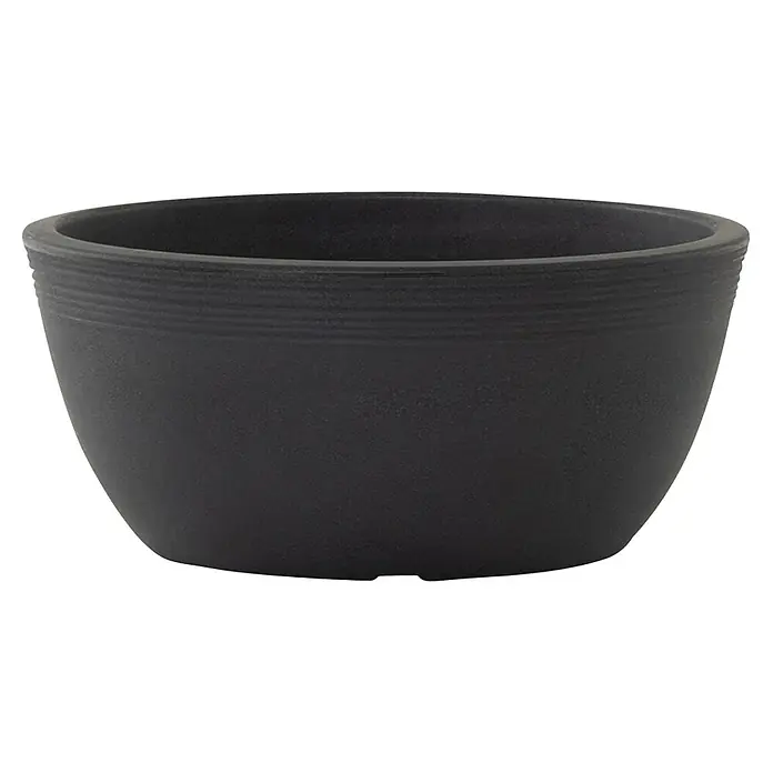 Siena Garden Pflanzschale rund Malaga - Außenmaß (Ø x H): 48 x 22 cm, Kunststoff, Anthrazit - Nahaufnahme eines schwarzen Blumentopfes mit gerippter Oberkante, ideal für Zimmerpflanzen und Gartenprojekte, der eine stilvolle Note verleiht.