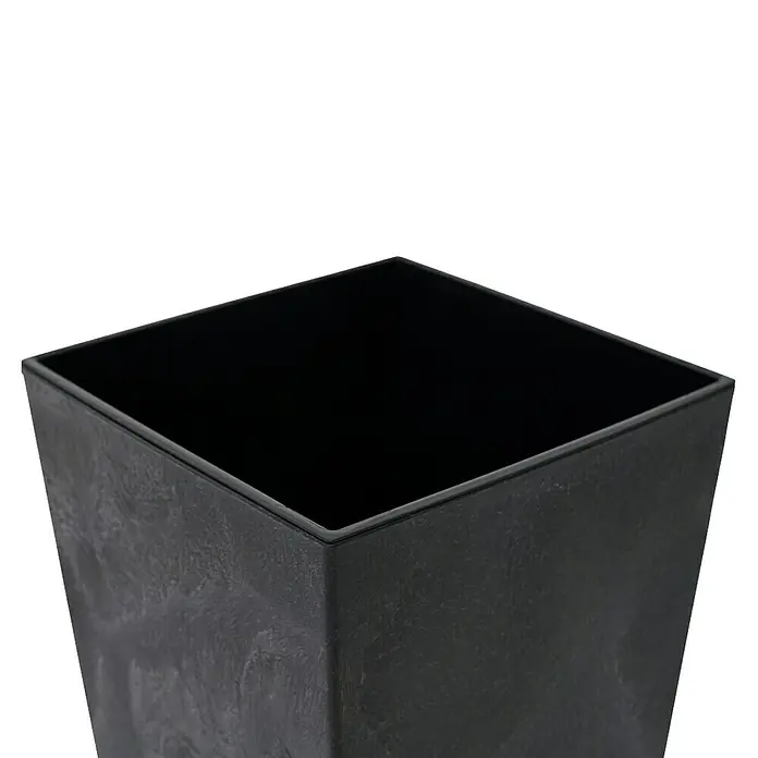 Siena Garden Pflanzsäule eckig Nizza Stone - Außenmaß (L x B x H): 30 x 30 x 57 cm, Kunststoff, Schwarz - Nahaufnahme eines modernen, quadratischen, schwarzen Pflanzgefäßes mit einer strukturierten Oberfläche, ideal für Zimmerpflanzen und Gartenakzente.