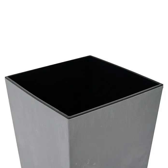 Siena Garden Pflanzsäule eckig Nizza Stone - Außenmaß (L x B x H): 40 x 40 x 75 cm, Kunststoff, Grau - Nahaufnahme eines grauen, quadratischen Blumentopfs mit schwarzem Innenraum vor schwarzem Hintergrund.