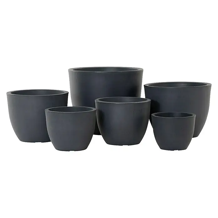 Siena Garden Pflanztopf Bristol - Außenmaß (Ø x H): 45 x 35 cm, Kunststoff, Anthrazit - Eine Gruppe von schwarzen Pflanzgefäßen in verschiedenen Größen, die eine moderne und stilvolle Note für jeden Garten oder Innenraum bieten.