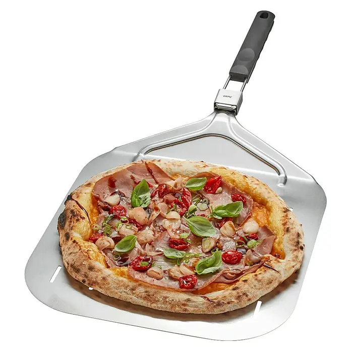 Dick Pizzaschaufel - Edelstahl, L x B: 63 x 32 cm - Eine köstliche Pizza auf einem Pizzaheber, bereit zum Servieren. Perfekt für den Genuss frisch aus dem Ofen.