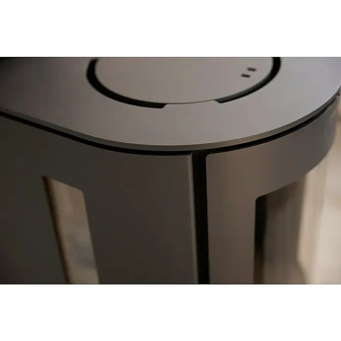 Aduro Kaminofen 23 - 6,3 kW, Raumheizvermögen: 140 m³, Schwarz - Nahaufnahme eines modernen, grauen Luftreinigers, der ein elegantes Design und eine hochwertige Verarbeitung aufweist.