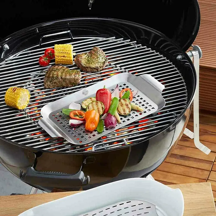 Grillpfanne Gefu BBQ - L x B: 43 x 25 cm, Höhe: 3 cm, Edelstahl - Grill mit Gemüse und Fleisch. Der Grillkorb aus Edelstahl eignet sich ideal zum Grillen von Gemüse. Die Grillfläche bietet Platz für Steaks und Maiskolben.