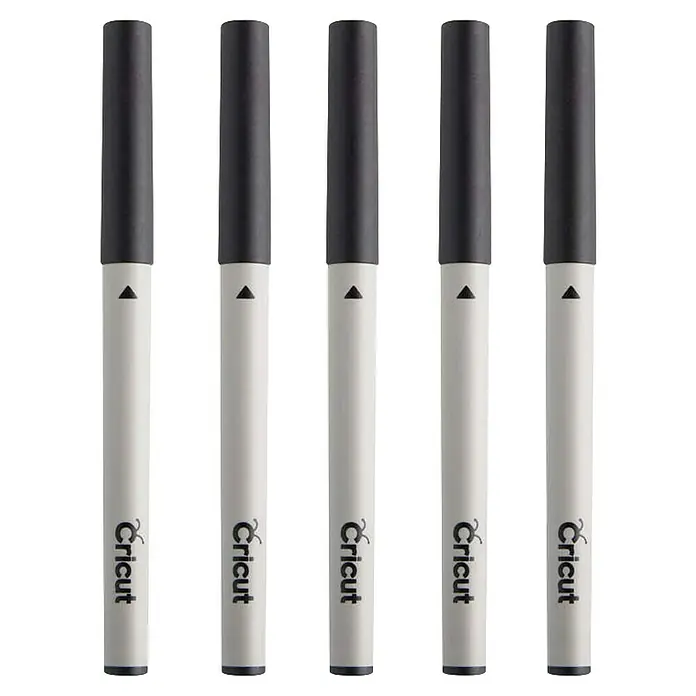 Cricut Filzstift-Set Multi-Stiftsatz - 5 Stk., Schwarz - Fünf Cricut-Stifte in Schwarz und Weiß, ideal zum Schreiben und Zeichnen mit Cricut Schneideplottern für kreative Projekte.