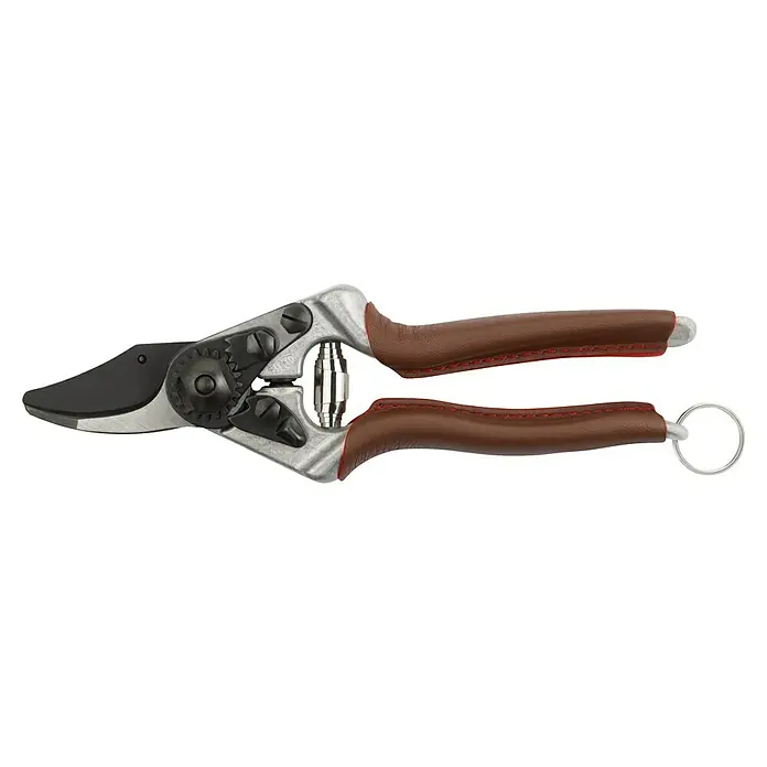 Felco Gartenschere 6 Elite - Bypass, Max. Aststärke: 20 mm - Eine Gartenschere mit braunen Griffen und einer scharfen Klinge für präzise Schnitte in Ihrem Garten, ideal für Äste und Pflanzenpflege.