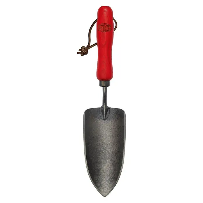 Felco Blumenkelle 401 - 33 cm - Nahaufnahme eines Felco-Gartenspatens mit rotem Holzgriff und Lederschlaufe. Ideal für Beetarbeiten und das Umsetzen von Pflanzen.