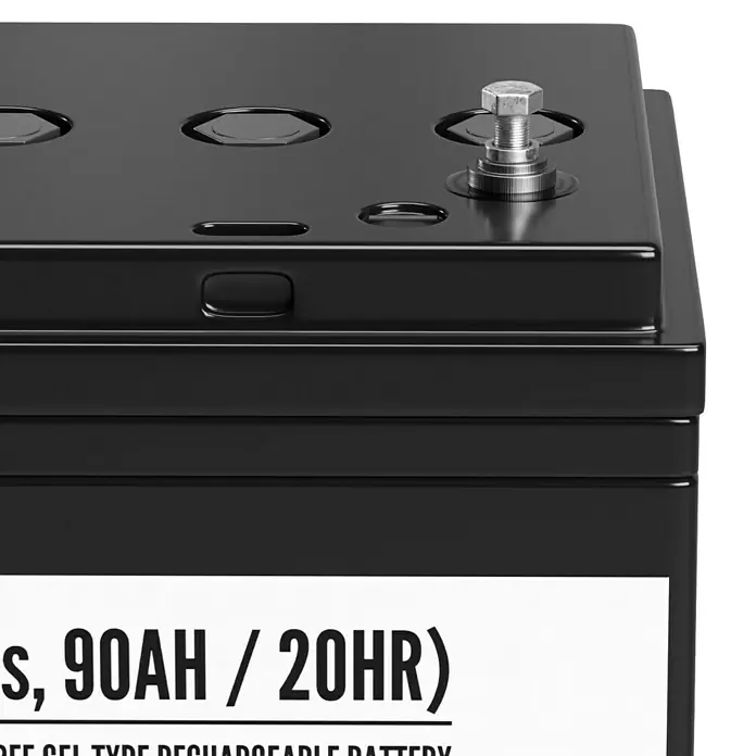 Akku Helios GEL - 90 Ah, 12 V - Detailaufnahme einer schwarzen wiederaufladbaren GEL-Batterie, die für eine zuverlässige Stromversorgung ausgelegt ist.
