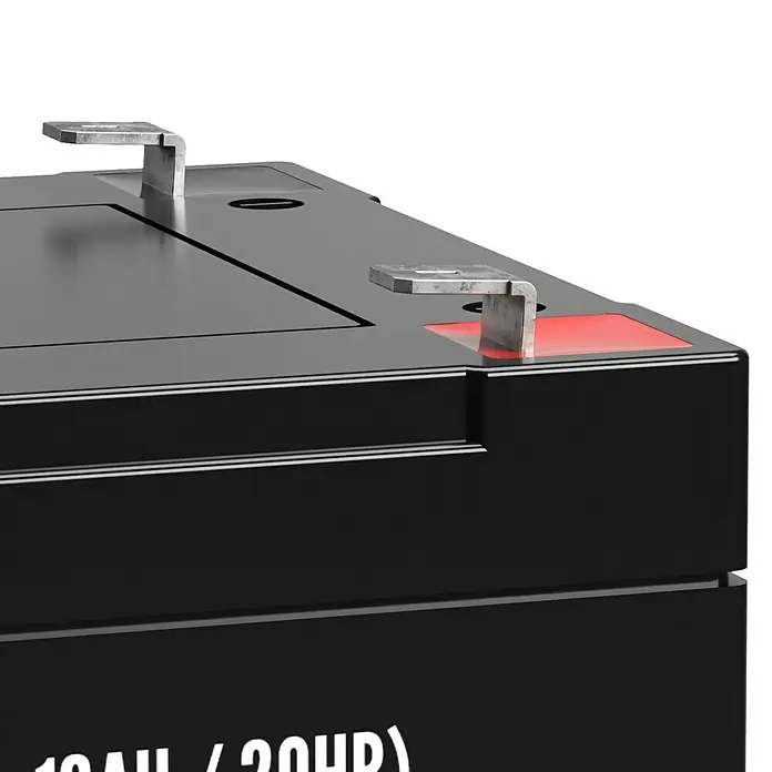 Akku Phaeton AGM Deep Cycle - 12 Ah, 12 V - Nahaufnahme einer schwarzen Batterie mit Metallanschlüssen. Ideal für Anwendungen, die zuverlässige Energie benötigen.
