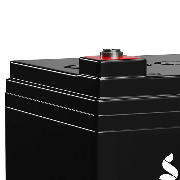 Akku Phaeton AGM Deep Cycle - 35 Ah, 12 V - Nahaufnahme einer schwarzen Batterie mit rotem Anschluss, ideal für die Energiespeicherung und zuverlässige Stromversorgung.