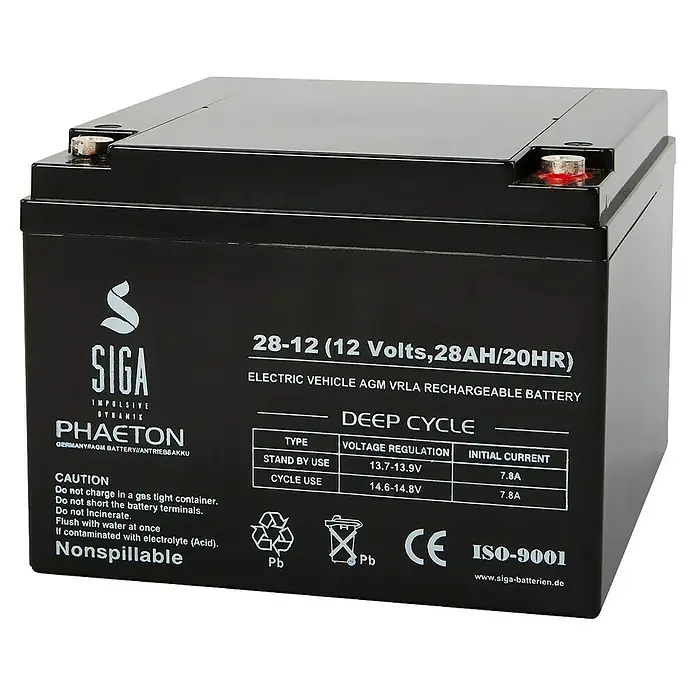 Akku Phaeton AGM - 28 Ah, 12 V - Ein Foto einer SIGA Phaeton 28-12 Deep Cycle Batterie für Elektrofahrzeuge, AGM VRLA, wiederaufladbar, mit Warnhinweisen und Spezifikationen.