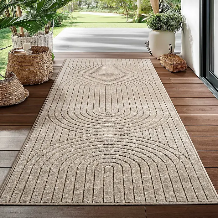Outdoor-Teppich Nova I - Beige, 150 x 80 cm, 100 % Polypropylen - Beige Teppich mit modernem, geometrischen Bogenmuster für den Innen- und Außenbereich, der jedem Raum einen Hauch von Stil verleiht.