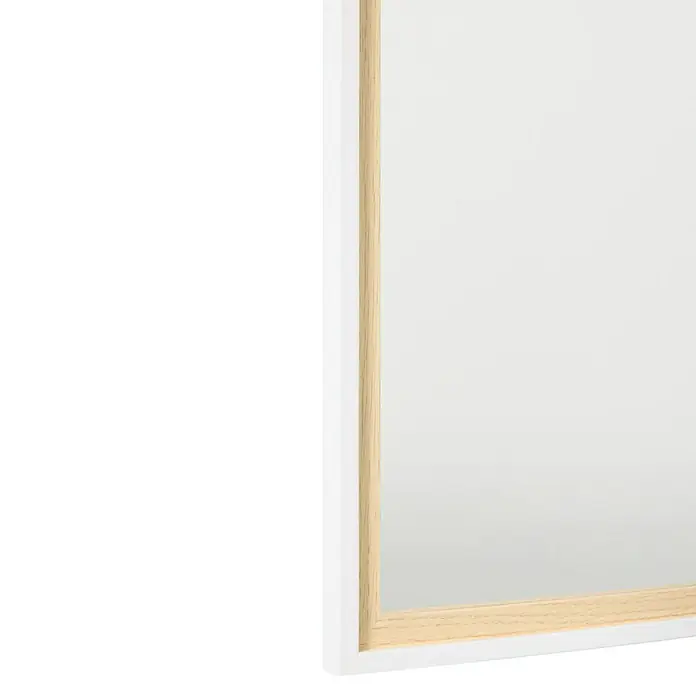 Espejo de puerta Miwa - 34 x 118 cm, Blanco - Primer plano de un espejo moderno con marco de madera blanca y clara, destacando las líneas limpias del diseño del marco.