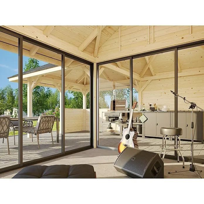 Palmako Caseta de jardín Bianca Set 209 Slide - Medidas ext. (An x Pr): 672 x 672 cm, Madera, Natural - Vista interior de una elegante casa de madera con grandes ventanales que muestran muebles de exterior y una cocina exterior.