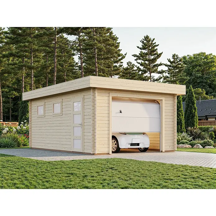 Palmako Garaje Rasmus con puerta seccional - Medidas ext. (An x Pr): 420 x 598 cm, Madera, Natural, 19 m² - Imagen de un garaje moderno de madera con un coche blanco dentro, rodeado de césped verde y árboles.