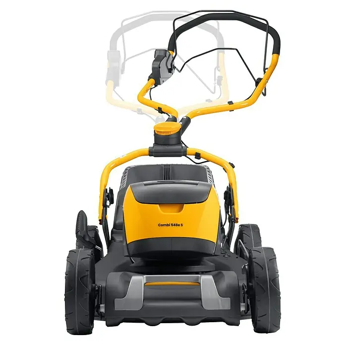 Stiga 500er Serie Akku-Rasenmäher Combi 548E S Kit - 48 V, 1 Akku, 5 Ah, Schnittbreite: 46 cm - Frontansicht eines gelben Stiga Combi 548e S Rasenmähers mit schwarzen Rädern und Griffen.