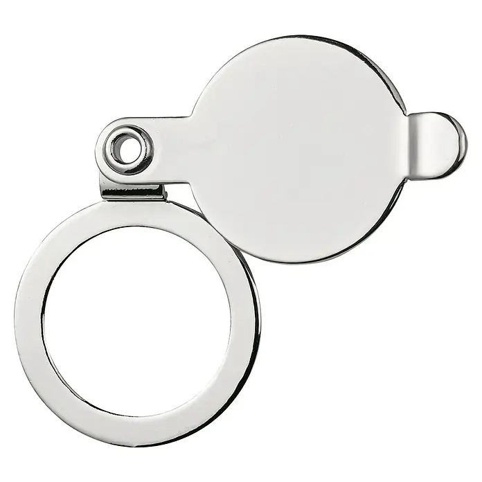 Abus Türspion - Nickel, Messing, Stärke Tür: 36 mm - 105 mm - Nahaufnahme eines Türspions aus glänzendem Metall, bestehend aus einer Linse und einer Abdeckung, vor einem gestreiften Hintergrund.