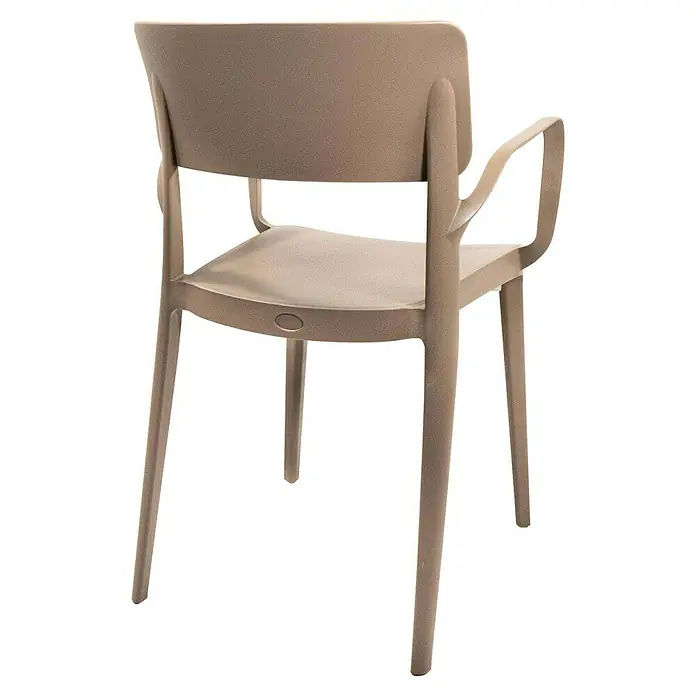 Stapelsessel Wing - Polypropylen, Sandbraun, B x T x H: 54 x 55 x 82 cm - Diese Aufnahme zeigt einen sandfarbenen Armlehnstuhl mit klaren Linien und minimalistischem Design, der für moderne Innenräume geeignet ist.
