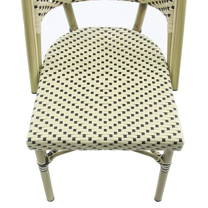 Feros Stapelstuhl Paris - Aluminium, Polyethylen, Beige/Schwarz, B x T x H: 47 x 90 x 90 cm - Nahaufnahme eines Bistro-Stuhls mit Rattanmuster in Beige und Schwarz.