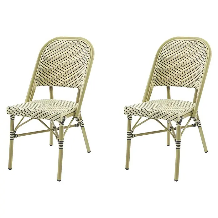 Feros Stapelstuhl Paris - Aluminium, Polyethylen, Beige/Schwarz, B x T x H: 47 x 90 x 90 cm - Zwei Korbstühle im Bistrostil. Die Stühle sind aus hellem Rattan gefertigt und haben ein geflochtenes Muster auf Sitzfläche und Rückenlehne.