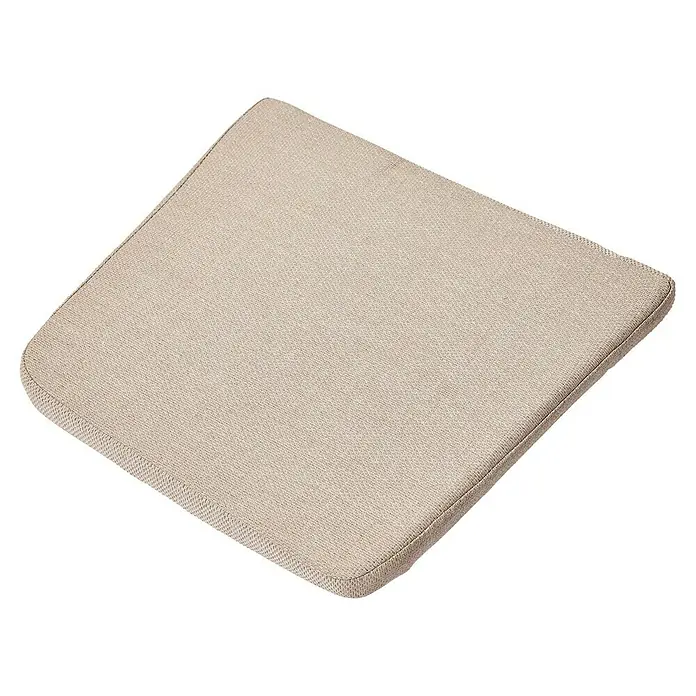 Feros Sitzkissen - L x B x H: 38,5 x 46 x 3 cm, Polyester, Beige, Passend für: Garten-Barhocker Mase - Nahaufnahme eines quadratischen, beigen Stuhlkissens mit subtiler Textur, ideal für zusätzlichen Komfort und Stil in Ihrem Zuhause.