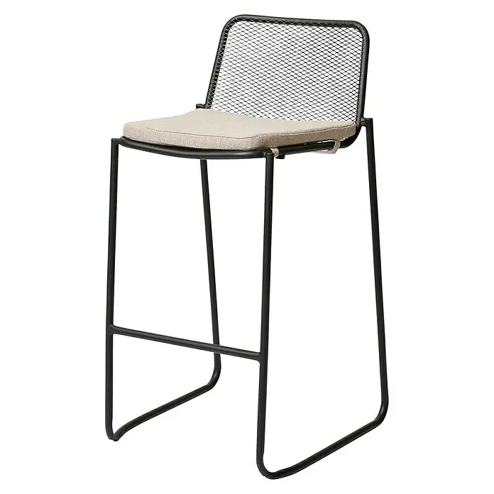 Feros Sitzkissen - L x B x H: 38,5 x 46 x 3 cm, Polyester, Beige, Passend für: Garten-Barhocker Mase - Dieser Barhocker besticht durch ein schlankes, schwarzes Metallgestell und eine bequeme Sitzfläche mit Rückenlehne, ideal für jede Bar.