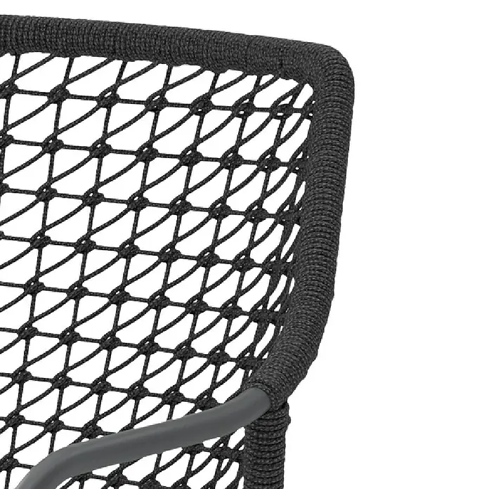 Stapelstuhl Burano - Aluminium, Seilgeflecht, Anthrazit, B x T x H: 58,5 x 60 x 83,5 cm - Detailaufnahme eines Rattansessels mit Fokus auf das Geflecht und die hochwertige Verarbeitung des Materials.