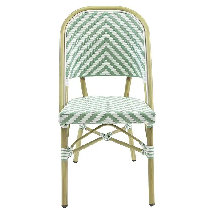 Feros Stapelstuhl Paris - Aluminium, Polyethylen, Türkis/Weiß, B x T x H: 47 x 90 x 90 cm - Grün-weiß gestreifter Rattanstuhl. Der Bistrostuhl hat ein helles Holzgestell mit einem gewebten Sitz und einer Rückenlehne im Chevron-Muster.