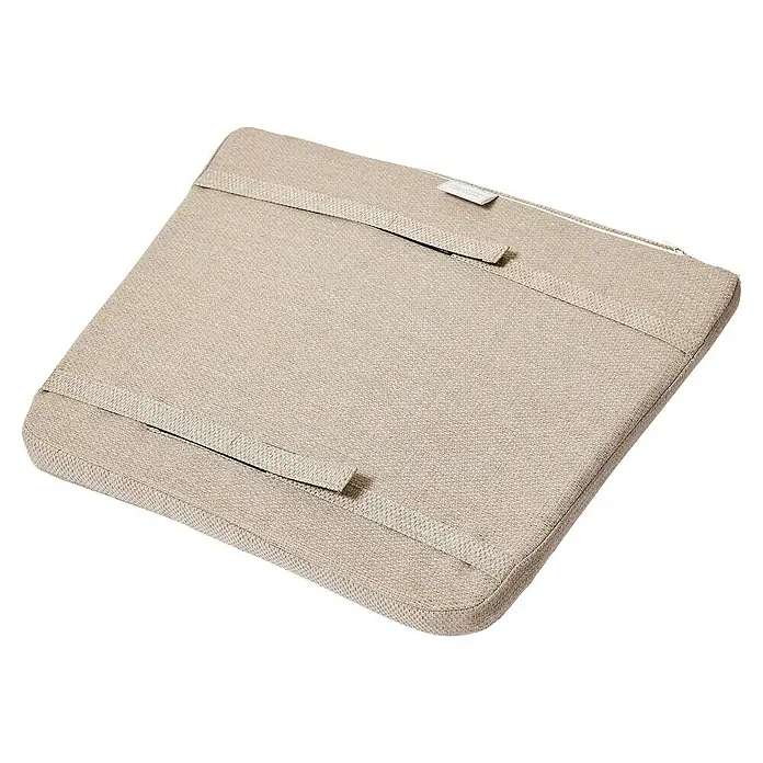 Feros Sitzkissen - L x B x H: 38,5 x 46 x 3 cm, Polyester, Beige, Passend für: Garten-Barhocker Mase - Das Bild zeigt ein quadratisches Sitzkissen aus beigem Stoff mit Befestigungsbändern, ideal für Stühle und Bänke im Innen- und Außenbereich.