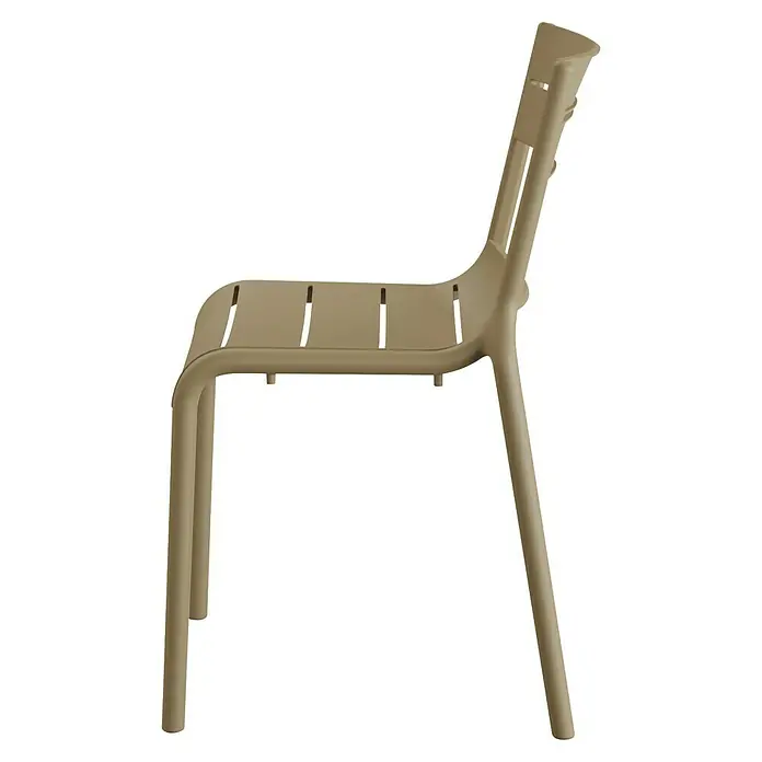 Stapelstuhl Calor - Polypropylen, Stapelbar, Sandbraun, B x T x H: 49 x 55 x 82 cm - Nahaufnahme eines beigefarbenen Stuhls mit Lattenmuster und schlankem Design, ideal für den Außenbereich.