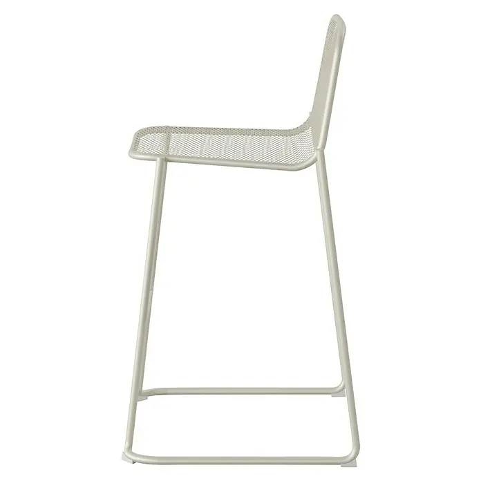 Feros Garten-Barhocker Mase - Stahl, Beige, B x T x H: 52 x 52 x 105 cm - Seitenansicht eines eleganten weißen Barhockers mit Metallrahmen und perforierter Sitzfläche. Perfekt für moderne Küchen und Bars.