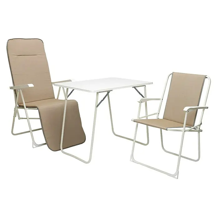Campingstuhl Chiemsee - Stahl, Klappbar, Beige, B x T x H: 56 x 53 x 78 cm - Gartenmöbelset mit zwei Stühlen mit hellbraunen Polstern und einem Tisch mit einer weißen Oberfläche.