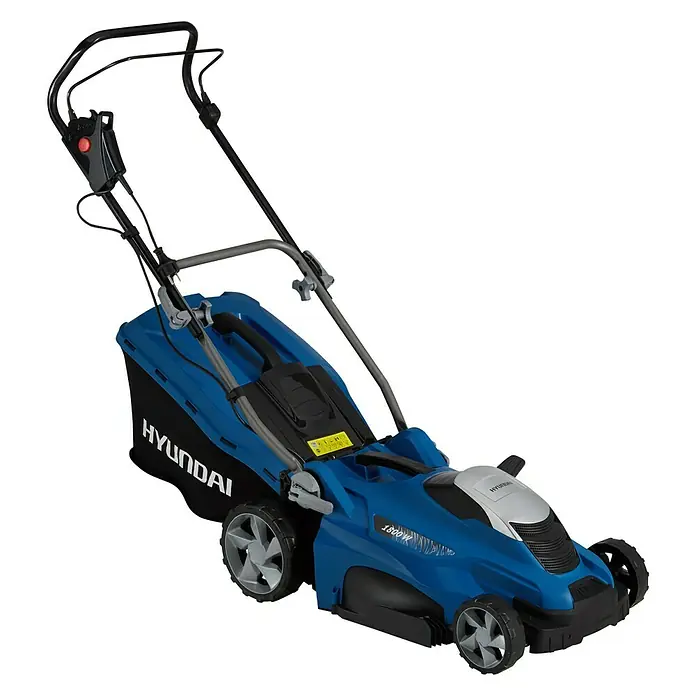 Hyundai Elektro-Rasenmäher LM4001E - 1.800 W, Schnittbreite: 40 cm - Das Bild zeigt einen blauen Hyundai Rasenmäher mit Fangkorb, der für effiziente Gartenarbeit konzipiert wurde.