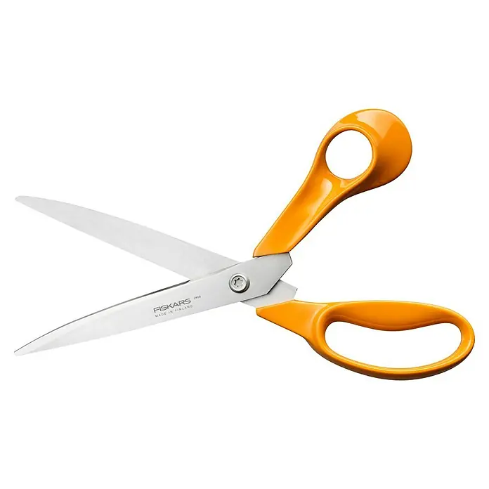 Fiskars Universalschere Classic - Rechtshänder, 25 cm, Farbe: Orange - Helle Fiskars Schneiderschere mit gezackter Klinge und orangefarbenem Griff. Hergestellt in Finnland, ideal für Stoffe und kreative Projekte.