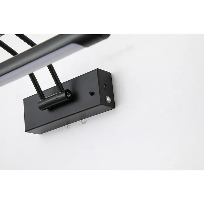 Searchlight LED-Bilderleuchte Herron - 3 W, L x B x H: 29,5 x 43,5 x 29,5 cm, Schwarz - Nahaufnahme einer eleganten, mattschwarzen Wandleuchte mit LED-Beleuchtung, die ein modernes und funktionales Design aufweist.