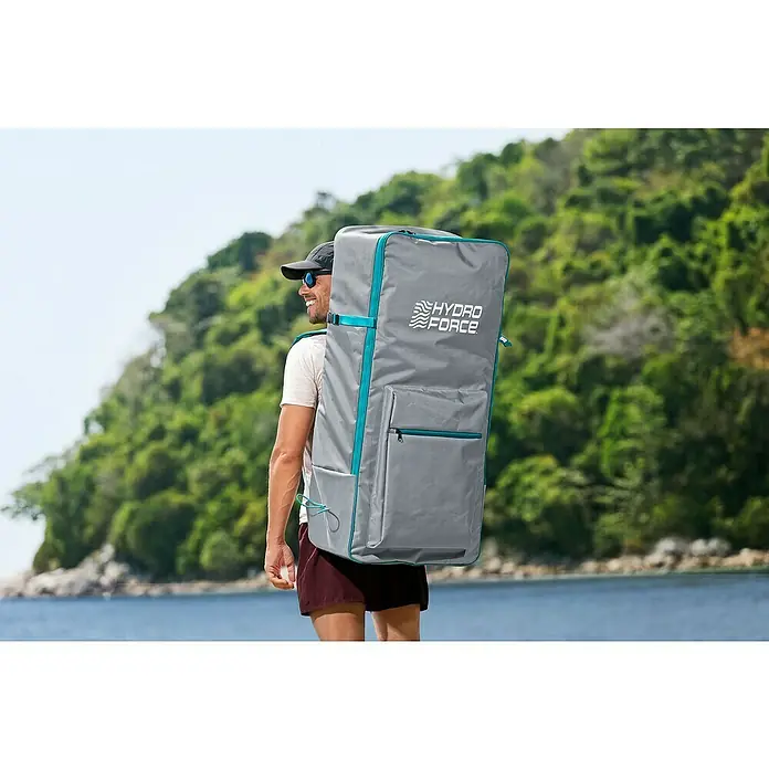 Bestway Hydro Force SUP-Board-Set Glider Elite™ mit Sitz - L x B x H: 381 x 79 x 15 cm, Nutzlast: 150 kg, Aufblasbar, Blau/Braun - Ein Mann trägt einen grauen Hydro Force Rucksack. Der Rucksack ist groß und hat türkisfarbene Akzente.