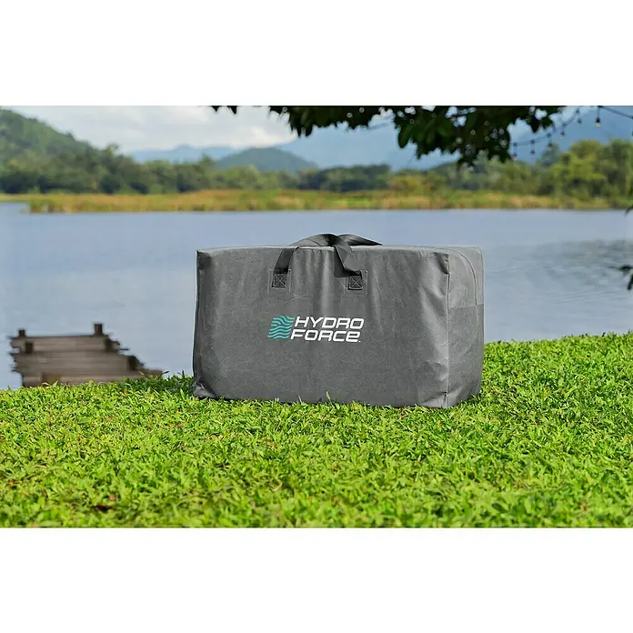 Bestway Hydro Force Kajak Rapid X1 - L x B: 290 x 91 cm, Nutzlast: 120 kg, Geeignet für: 1 Person - Graue Hydro Force Tasche auf grünem Gras am Seeufer.