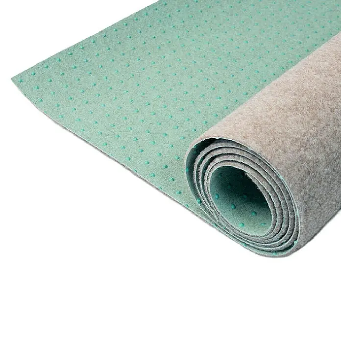 Rasenteppich Farbwunder - 300 x 200 cm, Beige, Mit Drainagenoppen - Die Aufnahme zeigt eine aufgerollte, mintgrüne Teppichunterlage mit Noppen, die für zusätzlichen Halt sorgt. Ideal für glatte Böden.